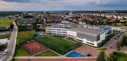 Co warto wiedzieć o gdańskiej dzielnicy Kokoszki? Ile trwa dojazd do centrum? Jakie są warunki mieszkalne? Sprawdź przewodnik na GetHome.